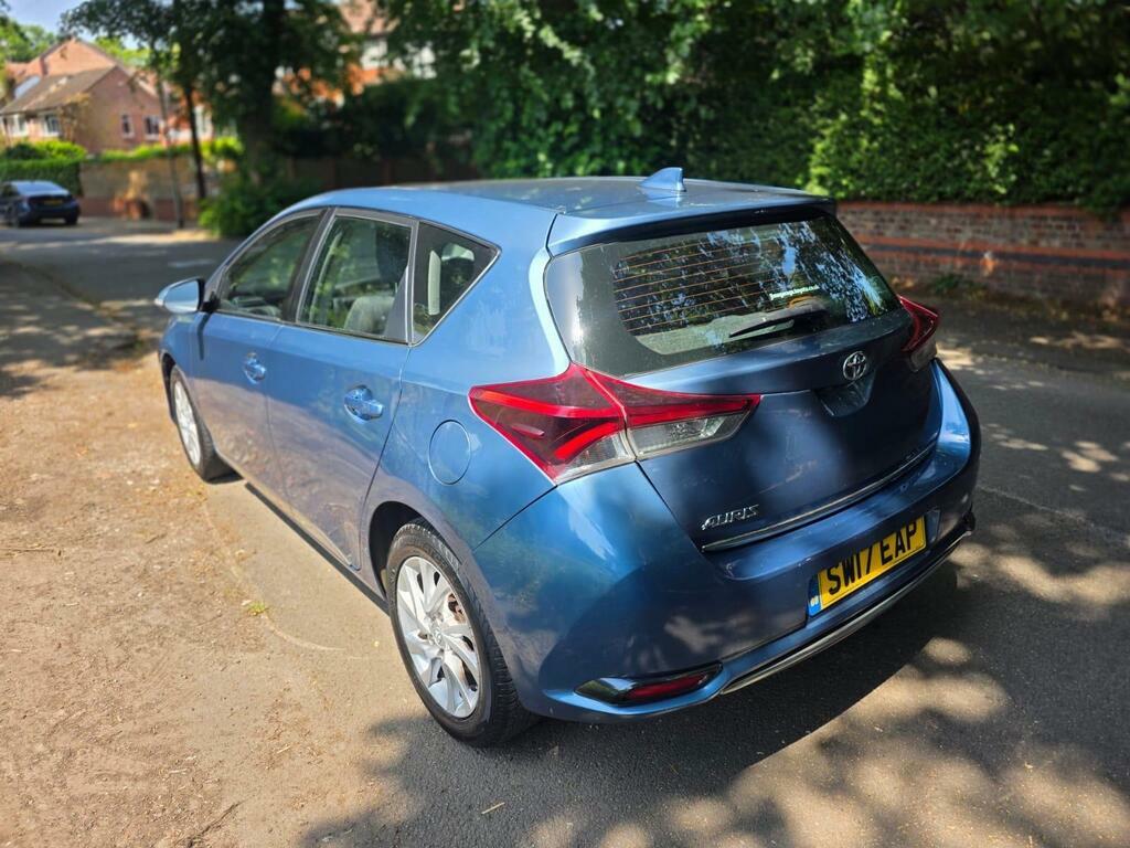 Toyota Auris 1.8L Excel Vvt-h  #9