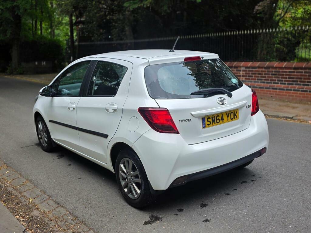 Toyota Yaris White #7