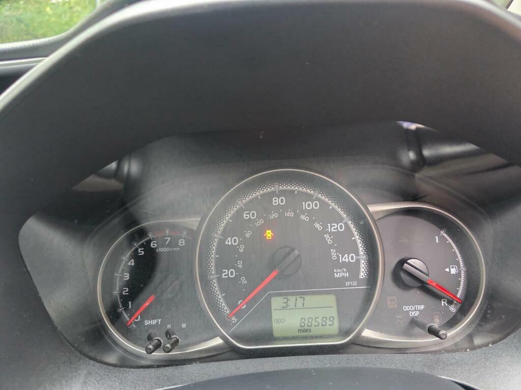 Toyota Yaris White #14