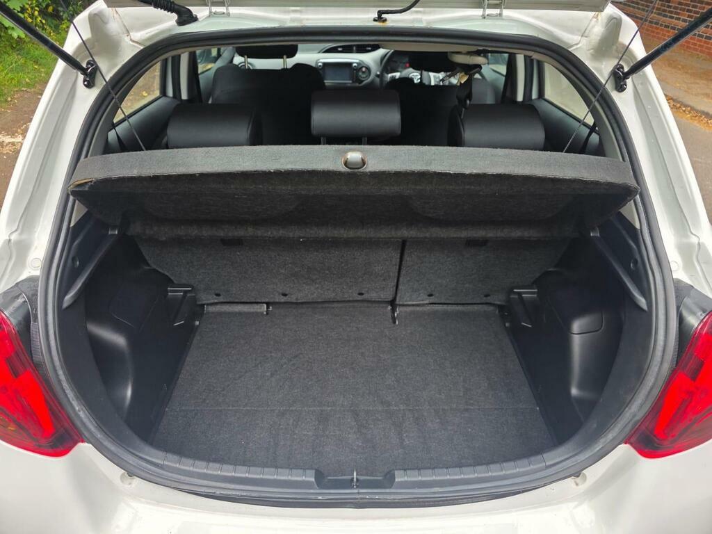 Toyota Yaris White #22