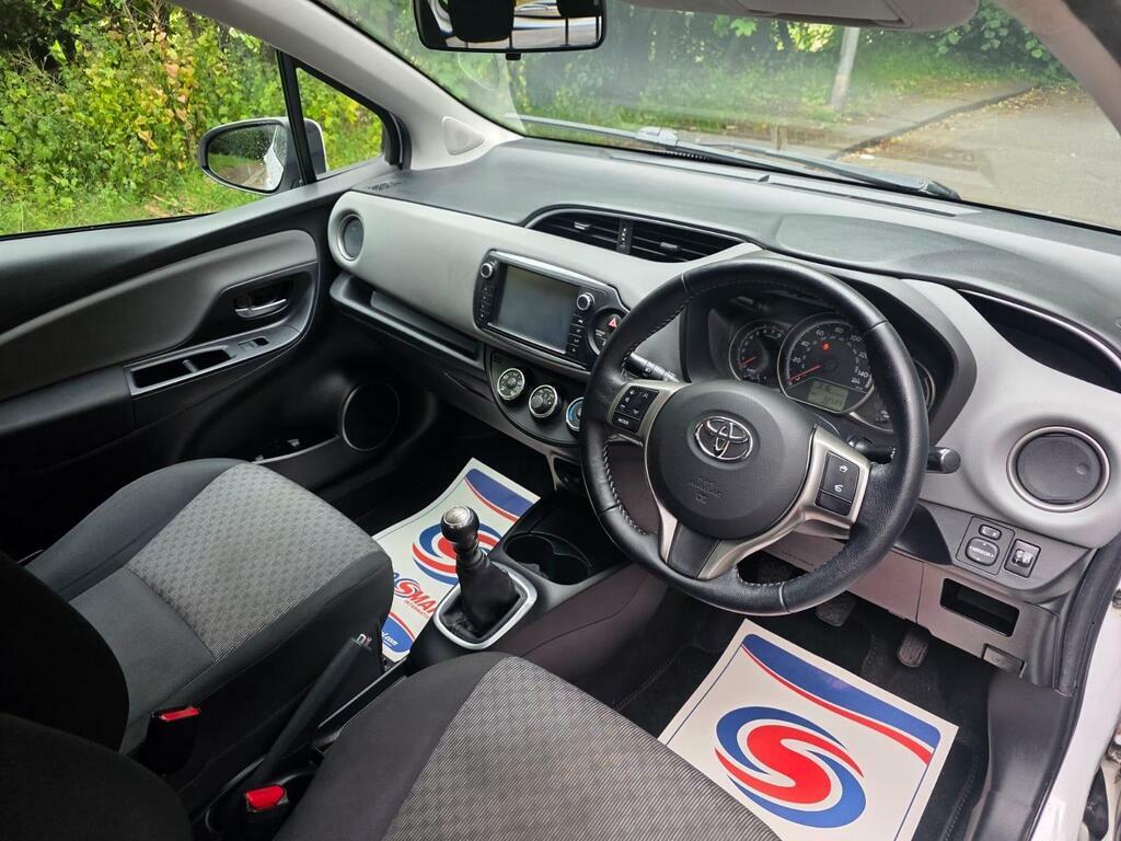 Toyota Yaris White #16