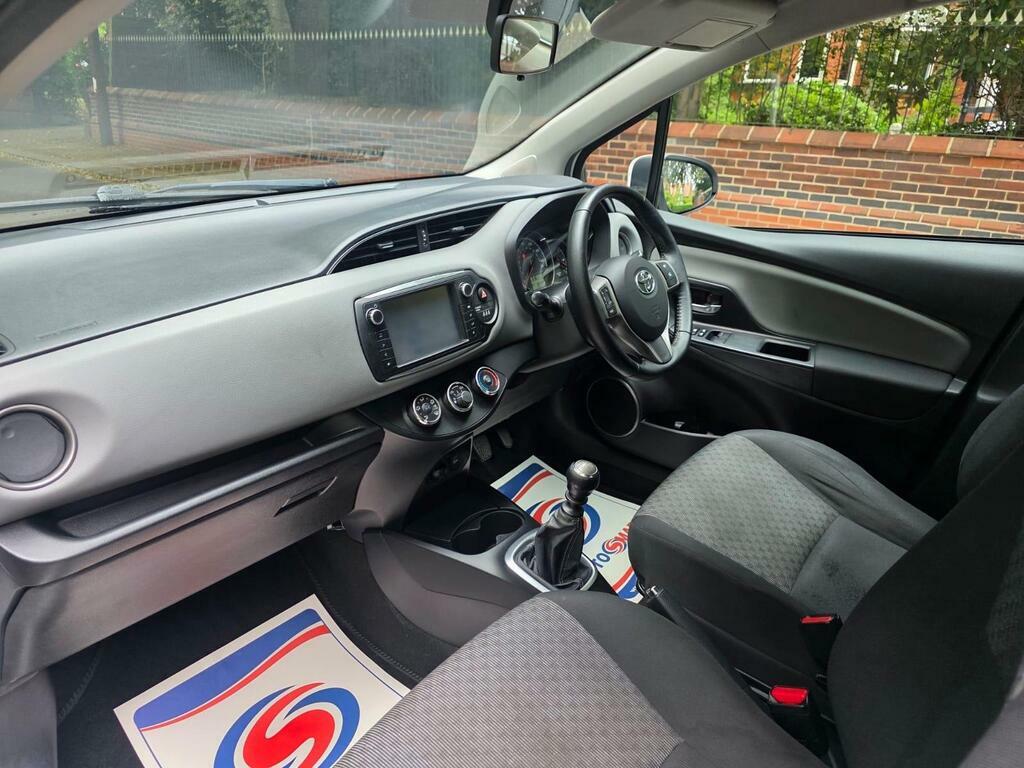 Toyota Yaris White #21