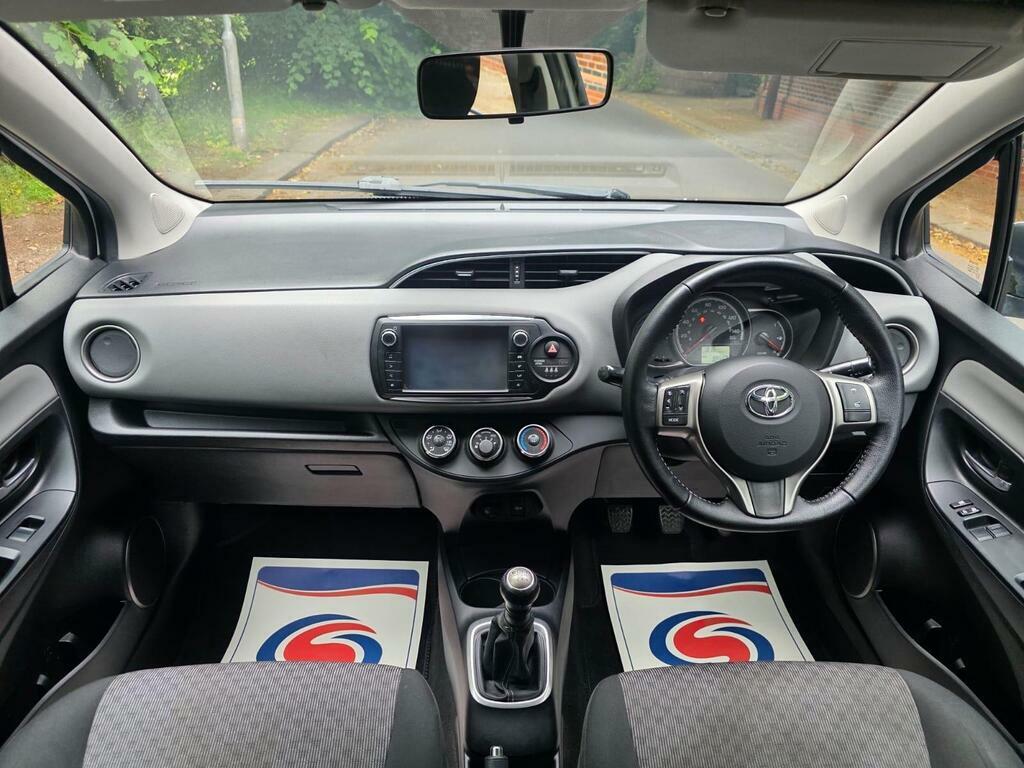 Toyota Yaris White #13