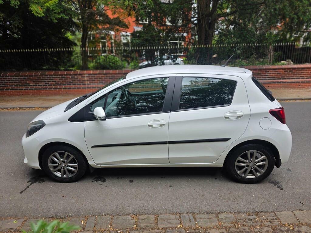 Toyota Yaris White #9