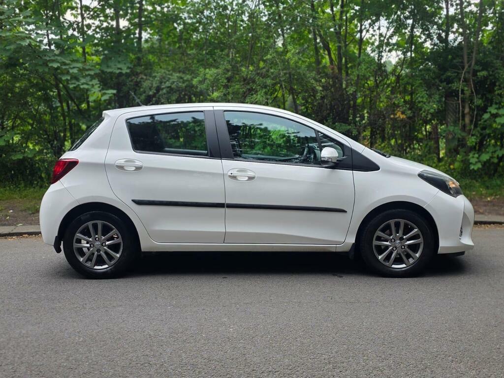 Toyota Yaris White #3