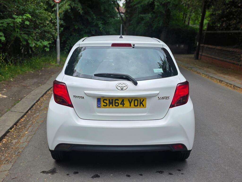 Toyota Yaris White #5