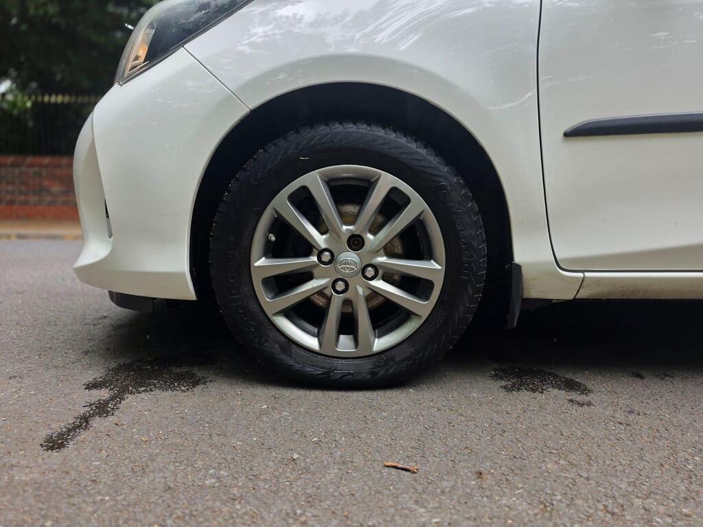 Toyota Yaris White #23