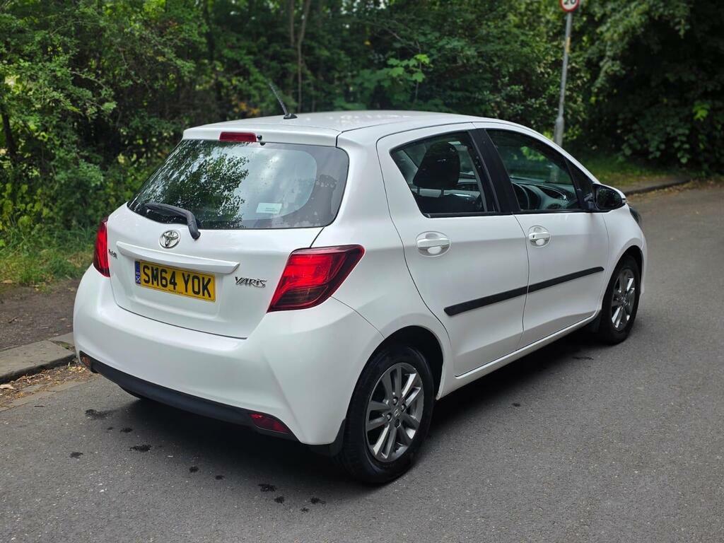 Toyota Yaris White #8
