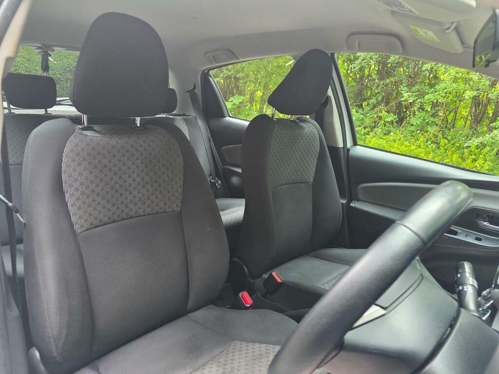 Toyota Yaris White #4