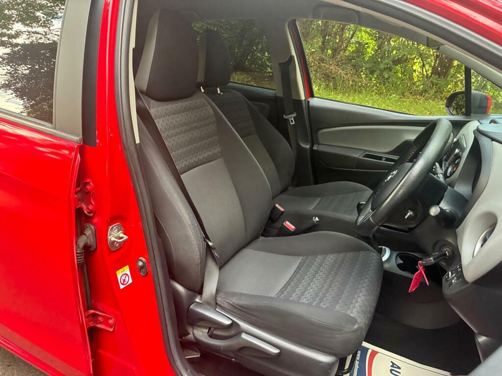 Toyota Yaris 1.33 Dual Vvt-i Icon Euro 6 Red #4