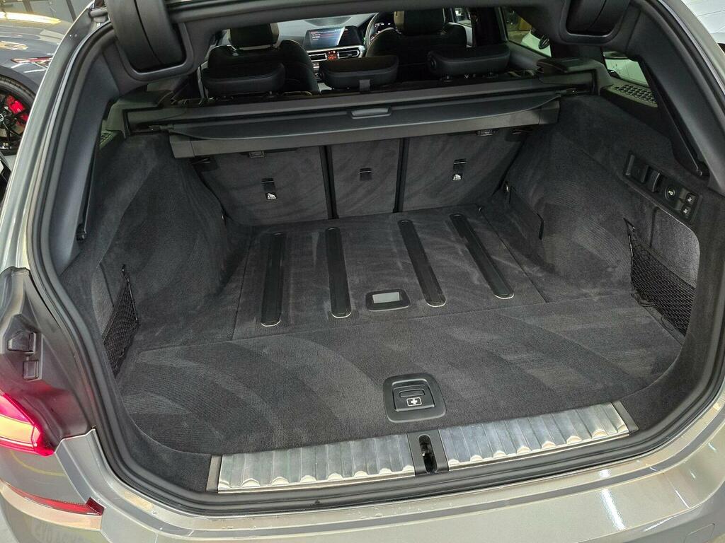 BMW 3 Series 318D Se White #12