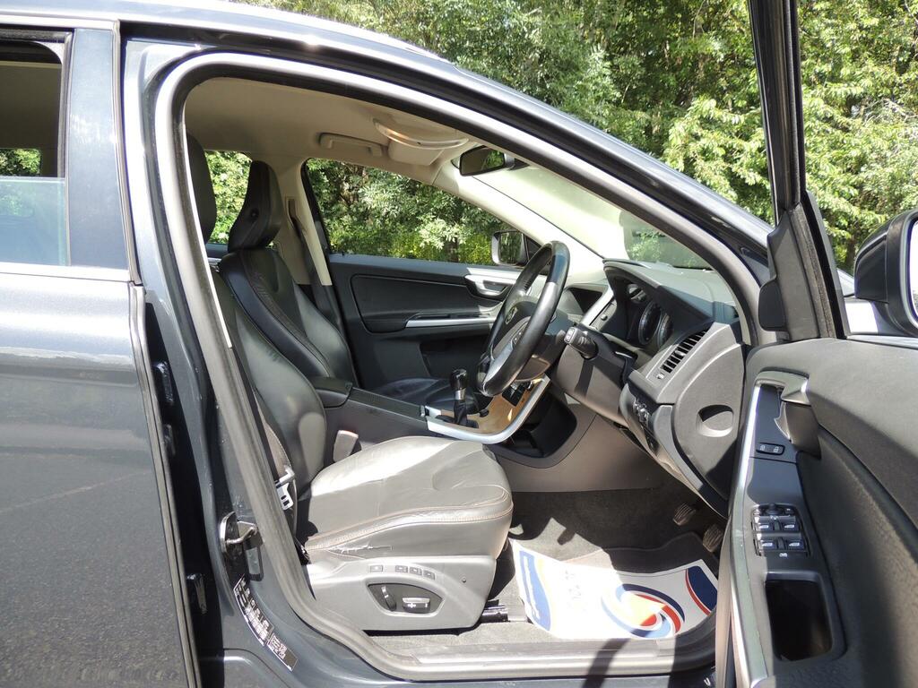 Volvo XC60 Black #40