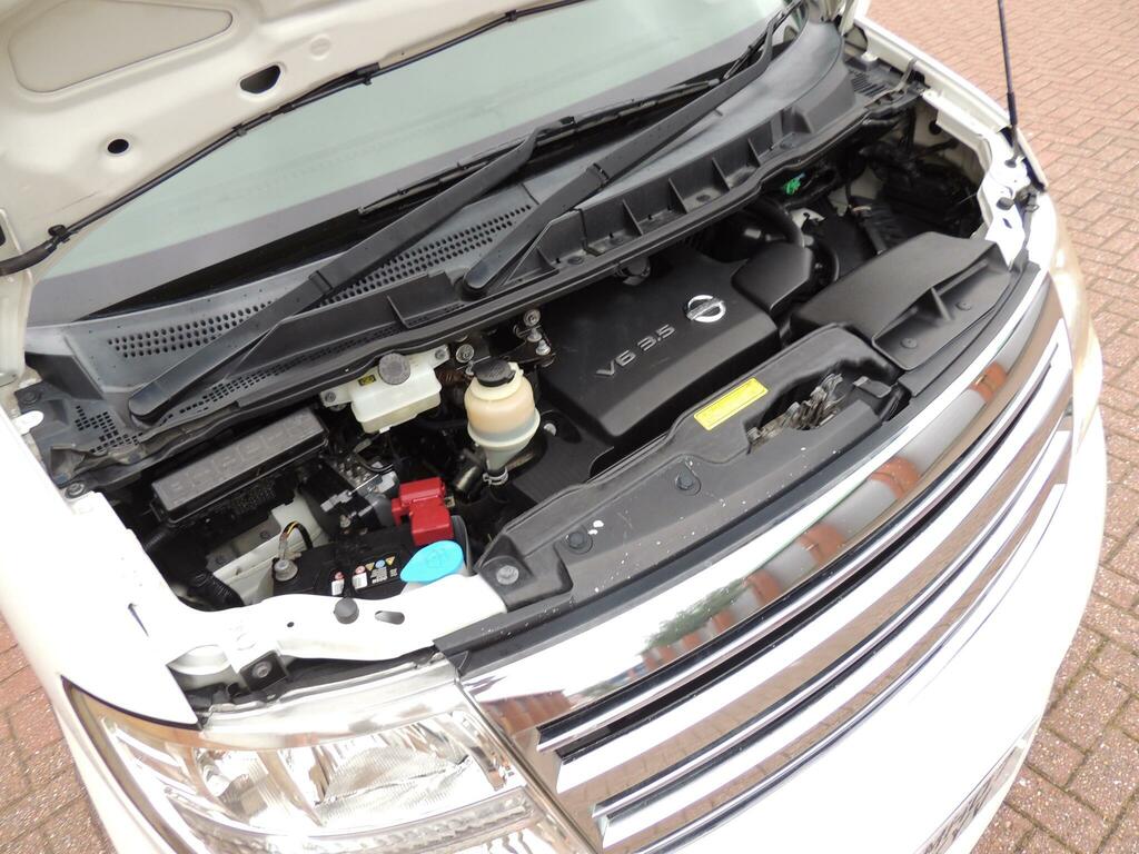 Nissan Elgrand 7 Seater High Silver #75
