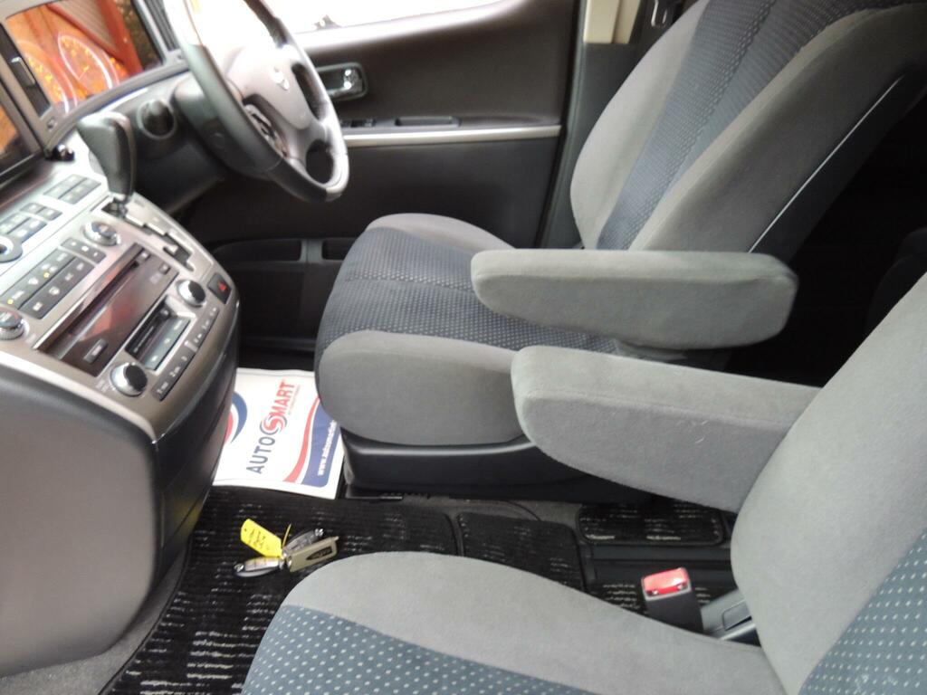 Nissan Elgrand 7 Seater High Silver #70