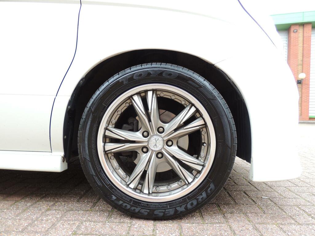 Nissan Elgrand 7 Seater High Silver #33