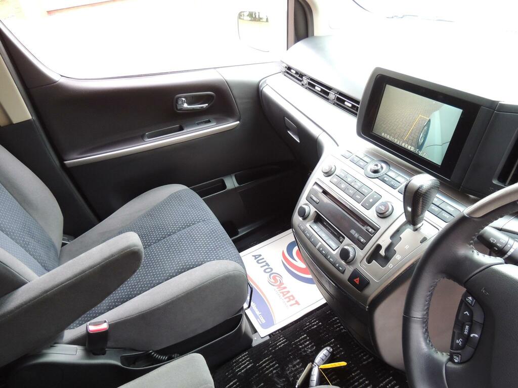 Nissan Elgrand 7 Seater High Silver #55