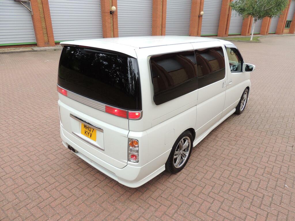 Nissan Elgrand 7 Seater High Silver #18
