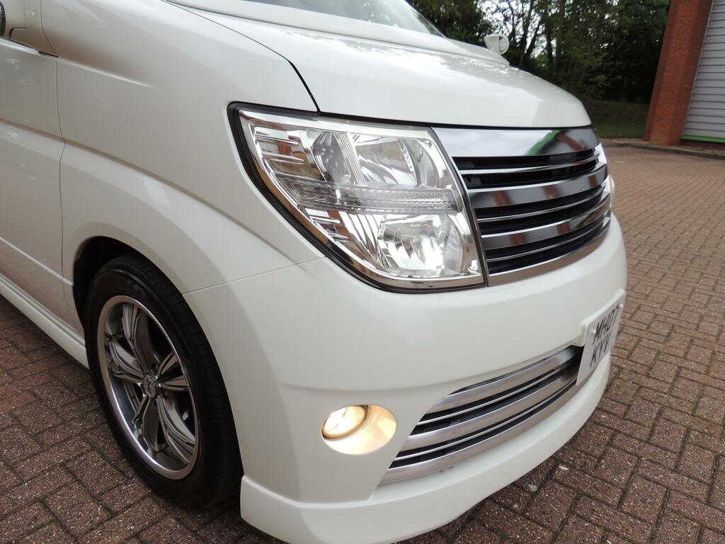 Nissan Elgrand 7 Seater High Silver #32
