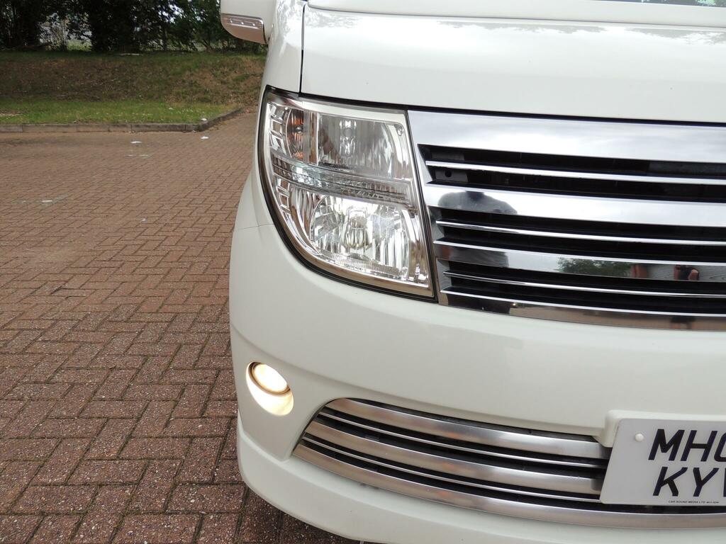 Nissan Elgrand 7 Seater High Silver #31