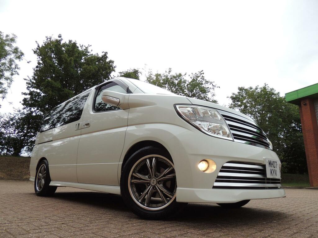 Nissan Elgrand Nissan Elgrand Highway Star3.5 V6 White #4