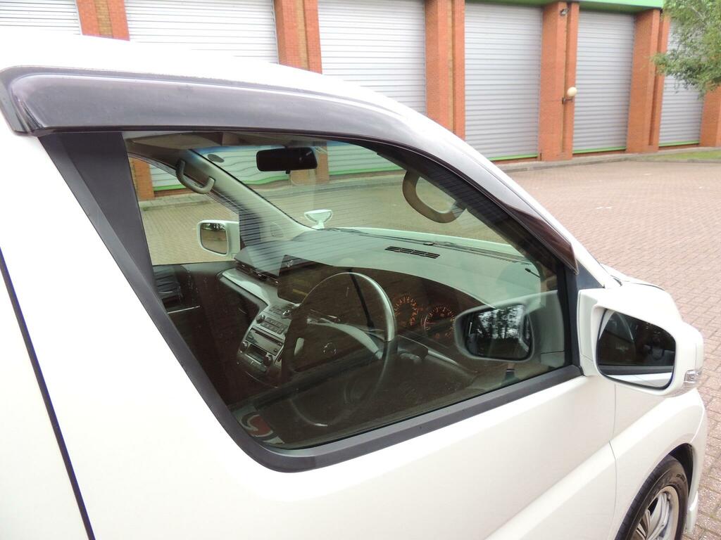 Nissan Elgrand 7 Seater High Silver #74