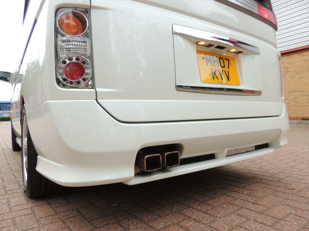 Nissan Elgrand 7 Seater High Silver #39