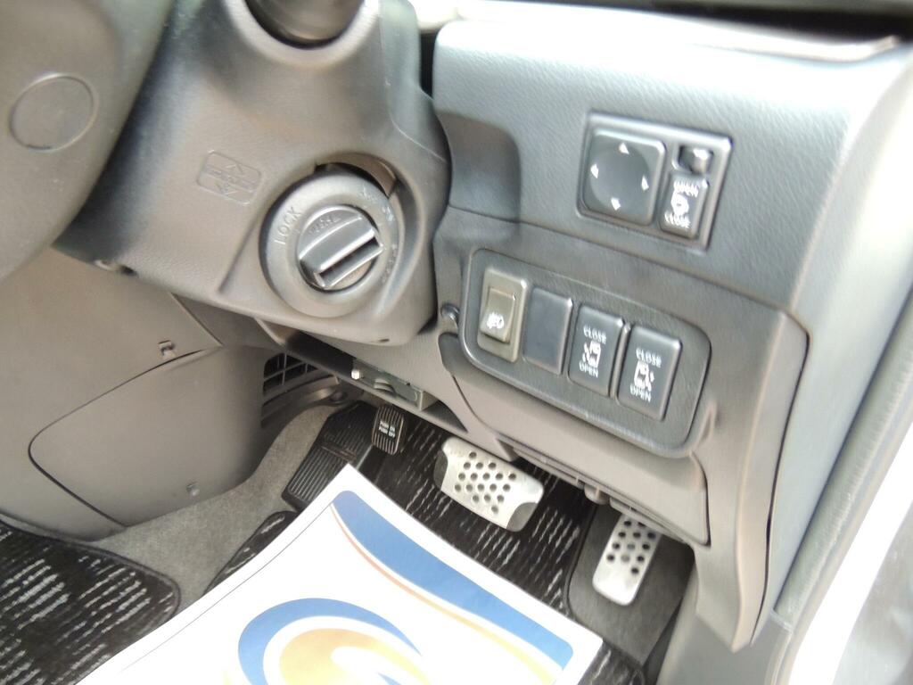 Nissan Elgrand 7 Seater High Silver #46