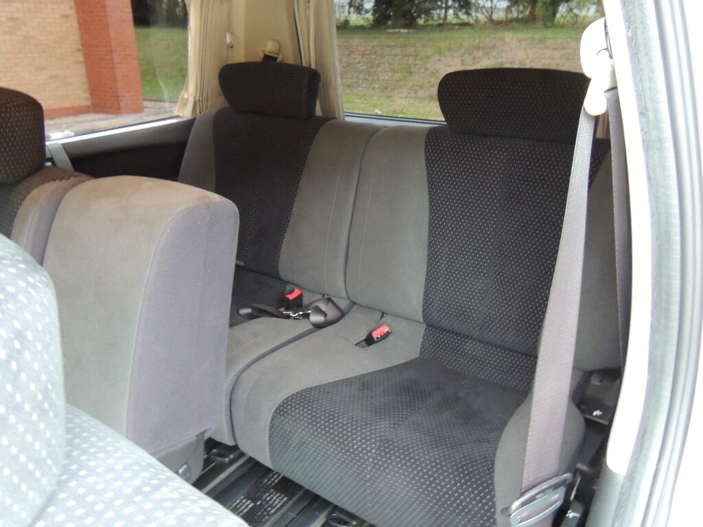 Nissan Elgrand 7 Seater High Silver #64