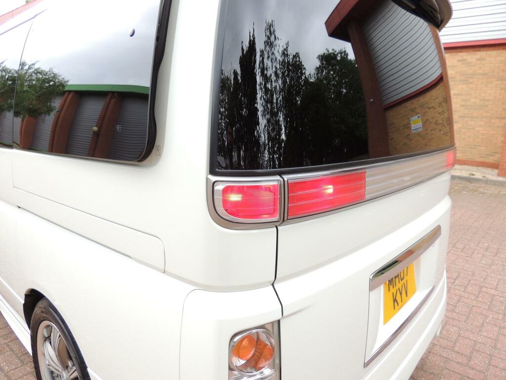 Nissan Elgrand 7 Seater High Silver #38