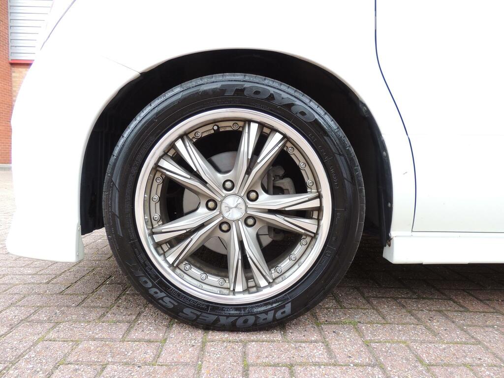 Nissan Elgrand 7 Seater High Silver #28