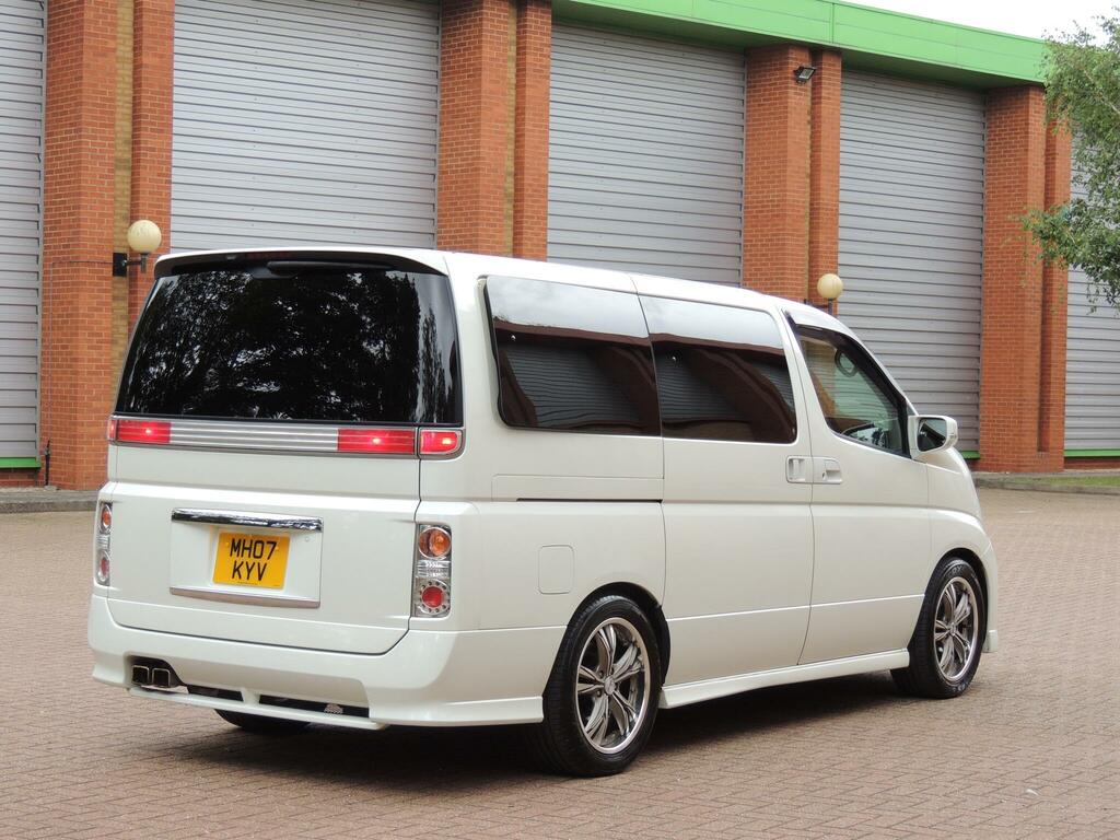 Nissan Elgrand 7 Seater High Silver #16