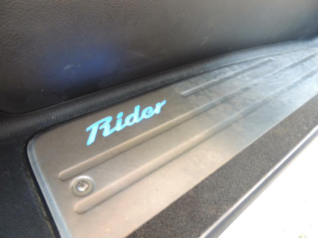 Nissan Elgrand 7 Seater High Silver #43