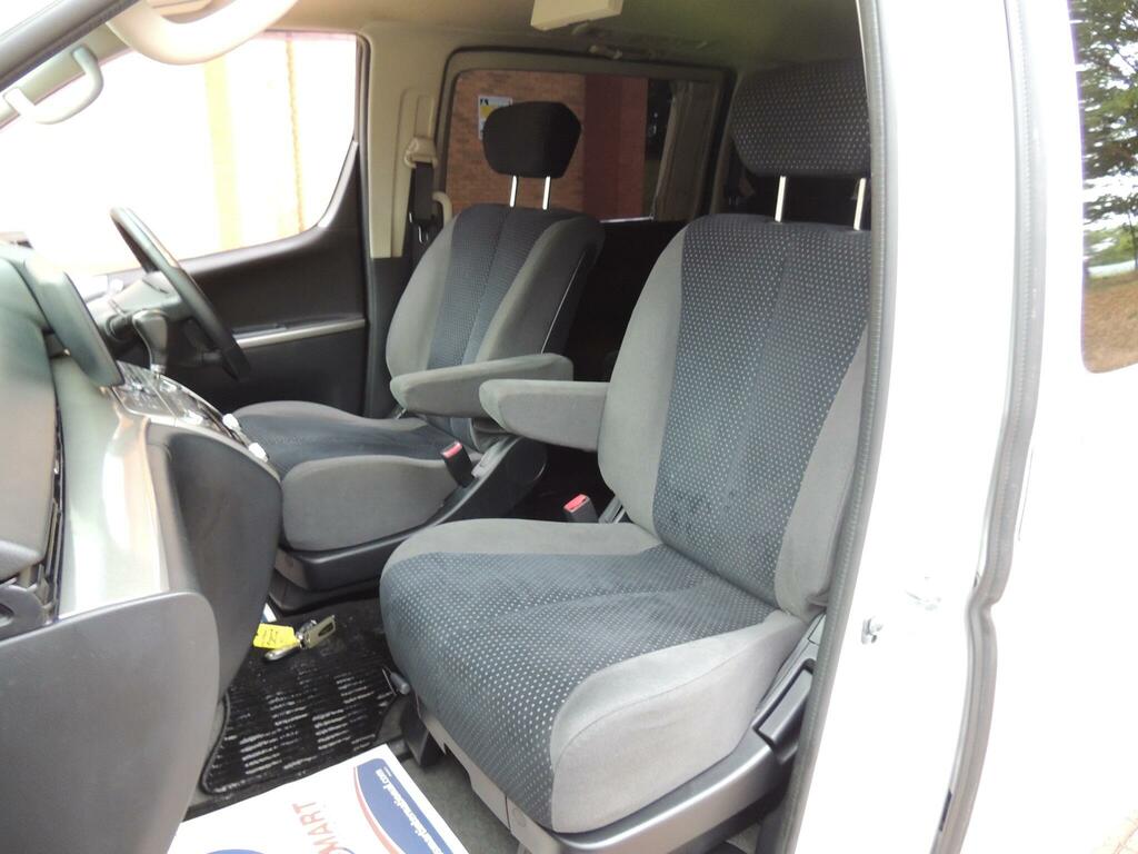 Nissan Elgrand 7 Seater High Silver #67