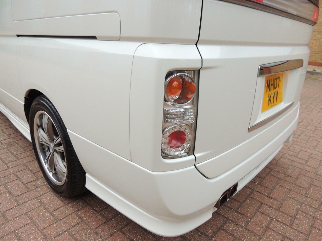 Nissan Elgrand 7 Seater High Silver #37