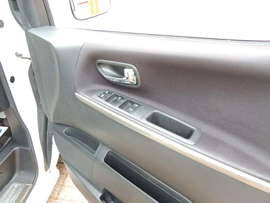 Nissan Elgrand 7 Seater High Silver #44