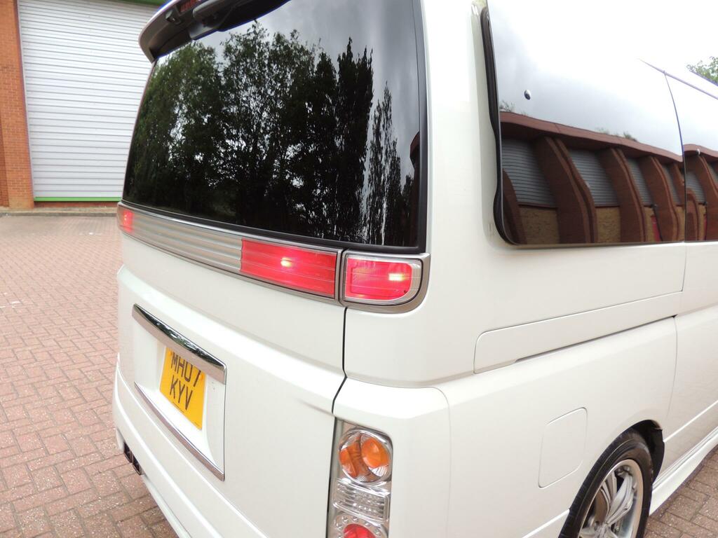 Nissan Elgrand 7 Seater High Silver #36