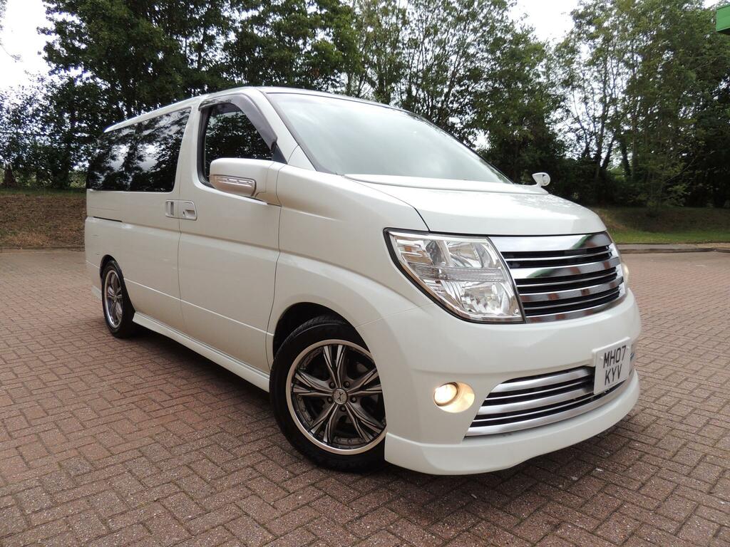 Nissan Elgrand Nissan Elgrand Highway Star3.5 V6 White #2
