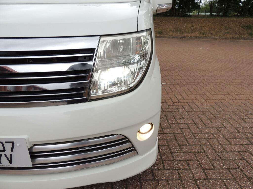 Nissan Elgrand 7 Seater High Silver #30