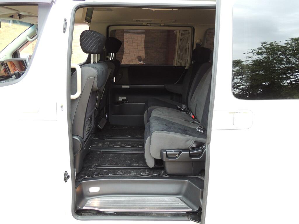 Nissan Elgrand 7 Seater High Silver #65