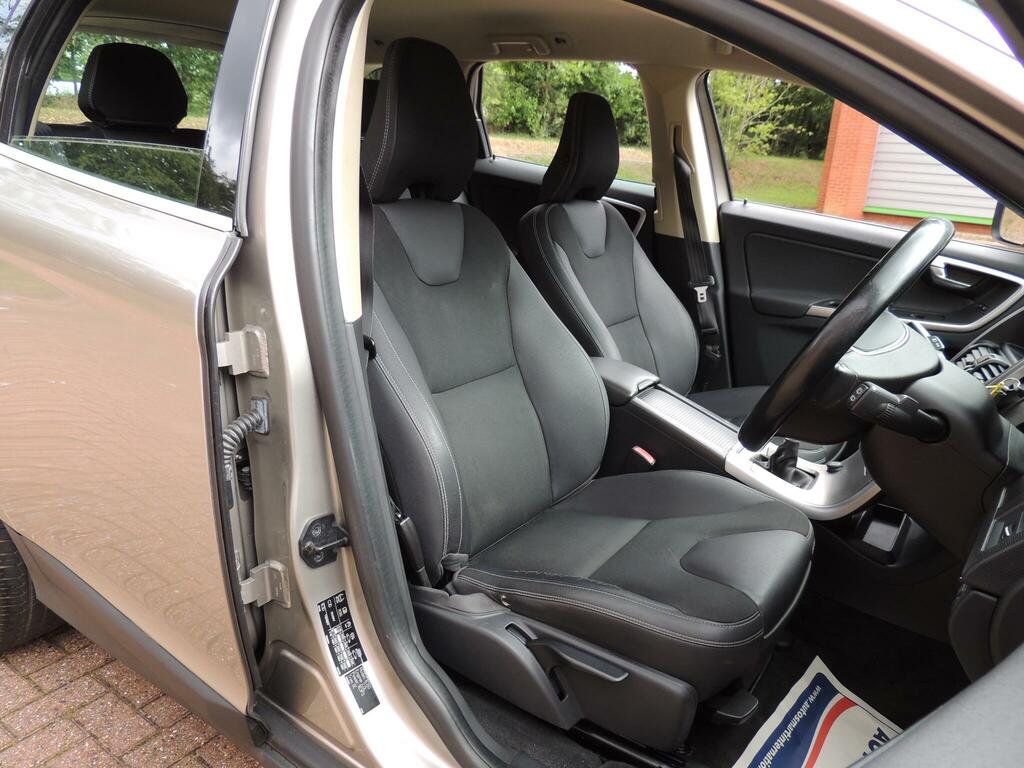 Volvo XC60 Suv Grey #40
