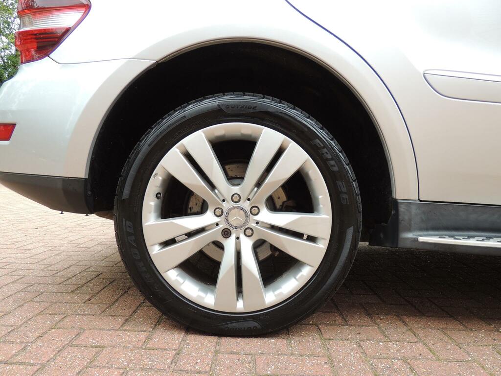 Mercedes-Benz M Class Se Blue #37