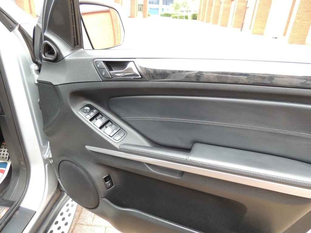 Mercedes-Benz M Class Se Blue #46