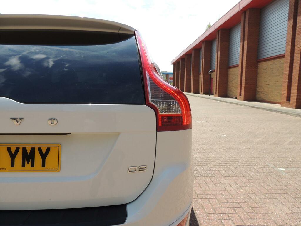 Volvo XC60 D Drive R-design 5-Door Red #40