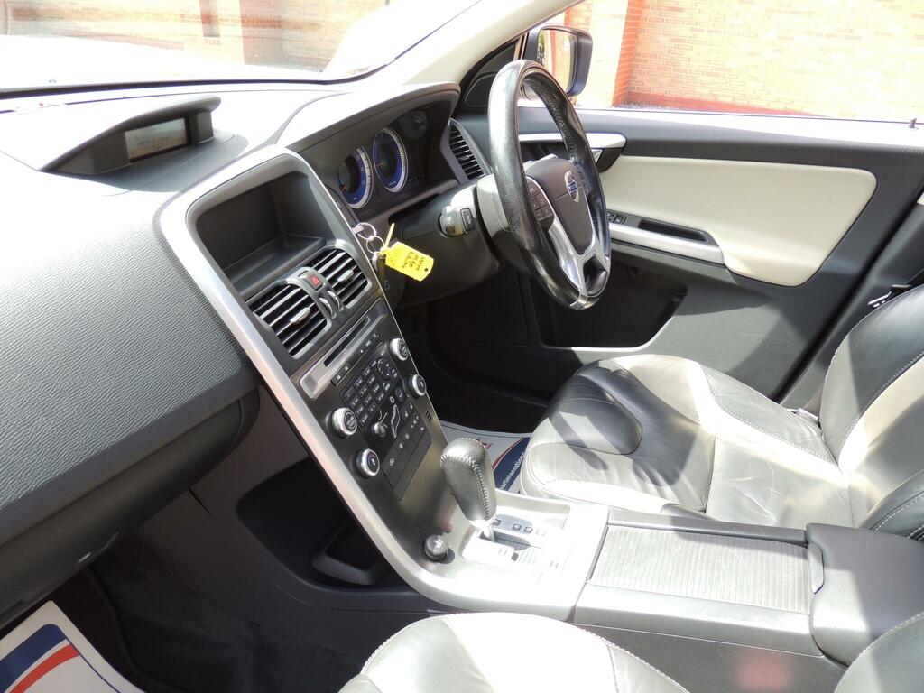 Volvo XC60 D Drive R-design 5-Door Red #92