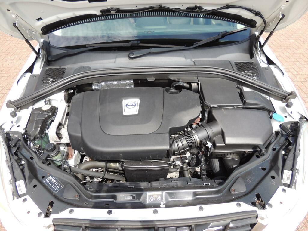 Volvo XC60 D Drive R-design 5-Door Red #93