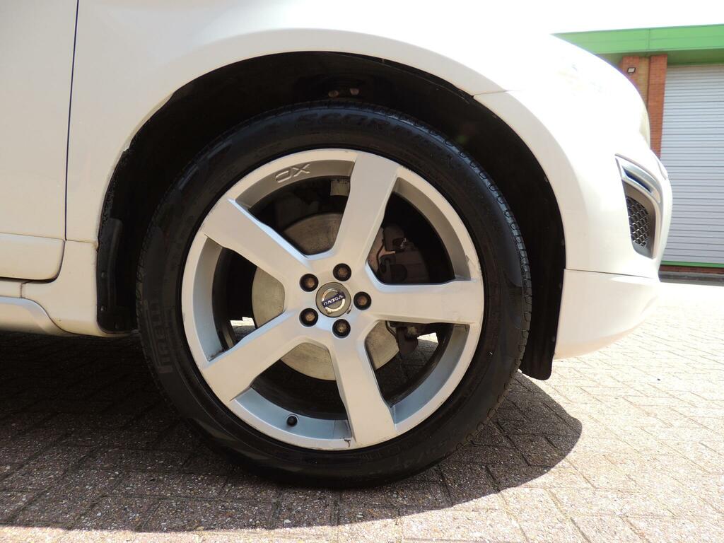 Volvo XC60 D Drive R-design 5-Door Red #35