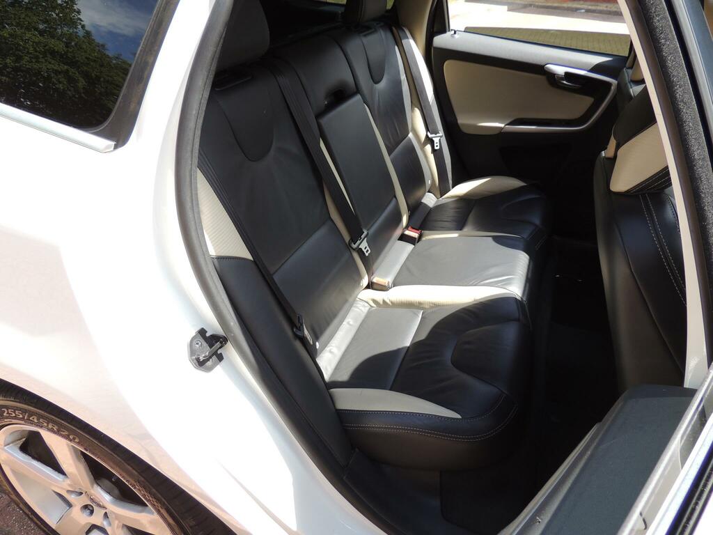 Volvo XC60 D Drive R-design 5-Door Red #76