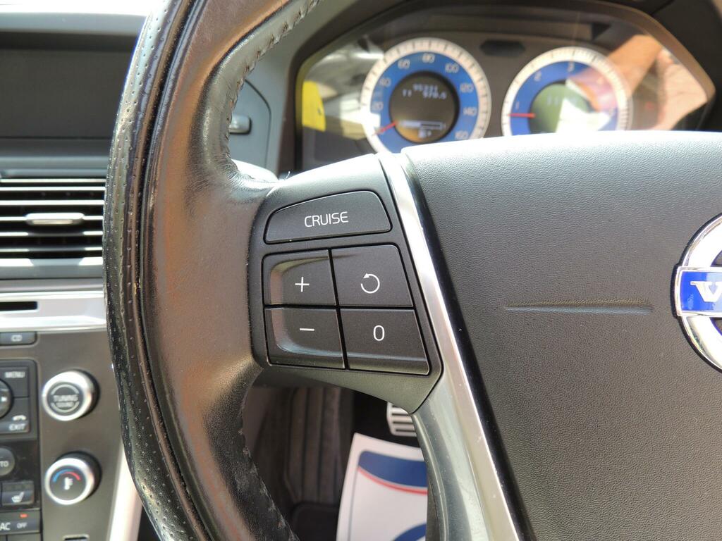 Volvo XC60 D Drive R-design 5-Door Red #57