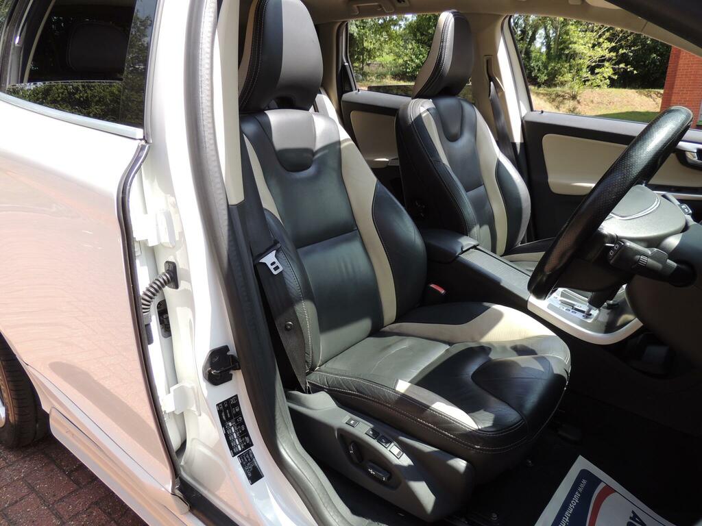 Volvo XC60 D Drive R-design 5-Door Red #47