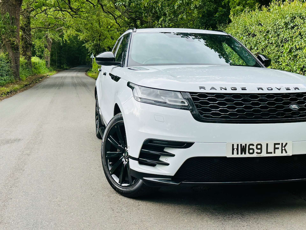 Land Rover Range Rover Velar 2.0 L Rover Velar R-dynamic Se D240 4Wd HW69LFK White #2